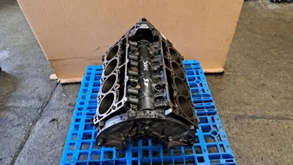 Bloque motor usado 5.7L HEMI para Dodge Charger image 3
