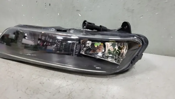 Farol Halógeno Esquerdo Frontal TYC Volkswagen Passat B7 OEM 1911021062 image 3
