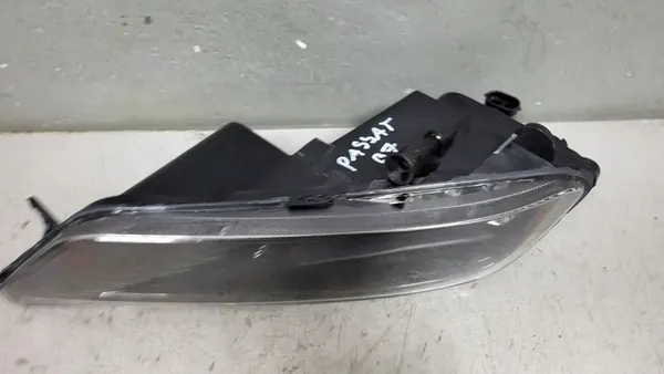 Farol Halógeno Esquerdo Frontal TYC Volkswagen Passat B7 OEM 1911021062 image 4