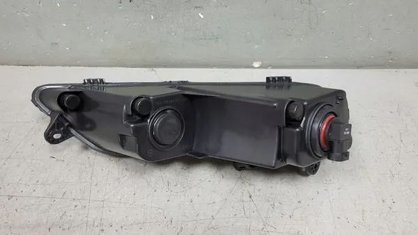 Farol Halógeno Esquerdo Frontal TYC Volkswagen Passat B7 OEM 1911021062 image 7