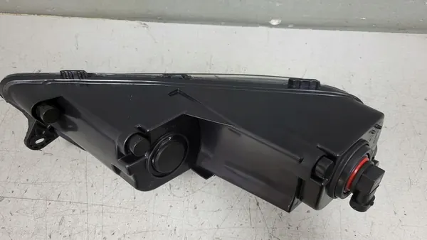 Farol Halógeno Esquerdo Frontal TYC Volkswagen Passat B7 OEM 1911021062 image 8