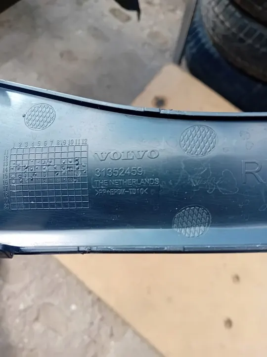 Volvo XC60 Puskuri Listan Oikea 2013-2017 image 3