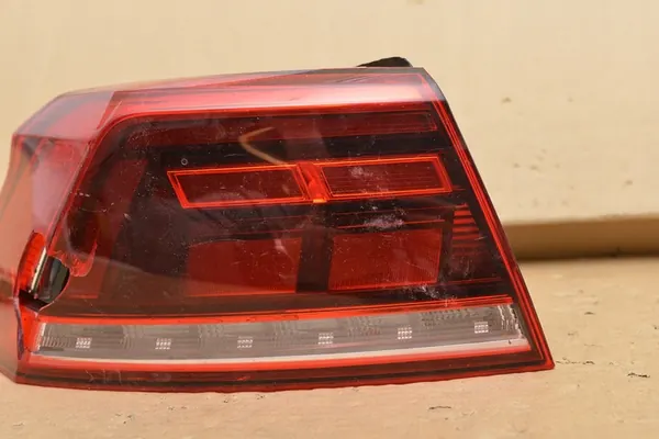 VW PASSAT B8 LIFT SEDÁN LUZ LED TRASERA IZQUIERDA 3G5945095H image 4