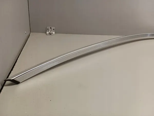 Vasen kattokaide OEM 2046902180 Mercedes W204:lle image 4