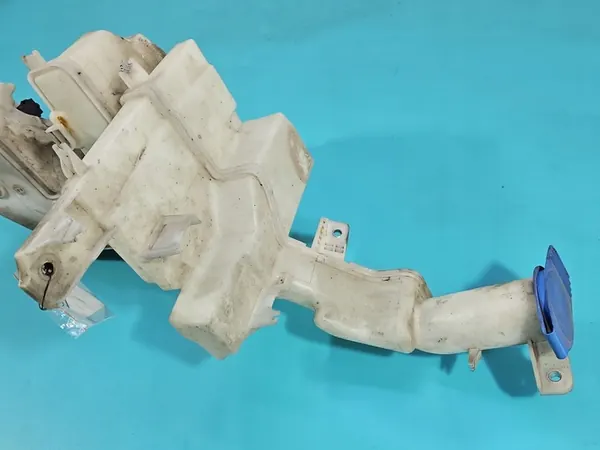 Tuulilasinpesunesteen Säiliö VW Passat B7 image 3