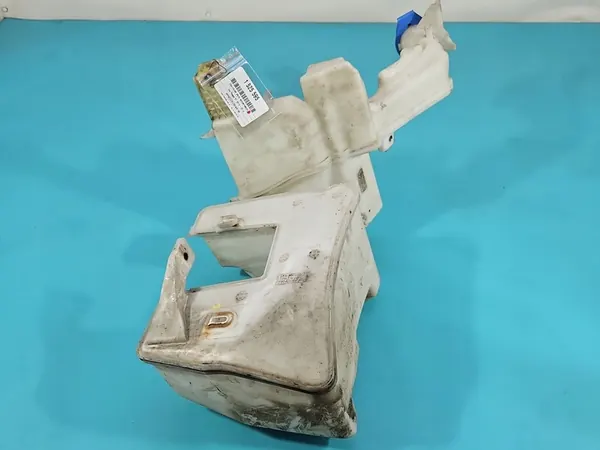 Tuulilasinpesunesteen Säiliö VW Passat B7 image 5