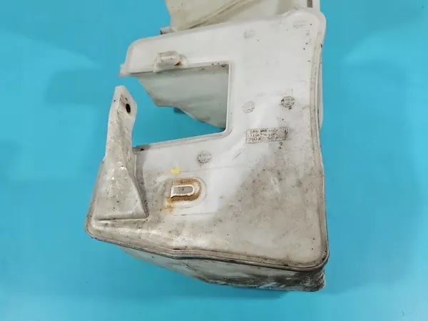 Tuulilasinpesunesteen Säiliö VW Passat B7 image 6