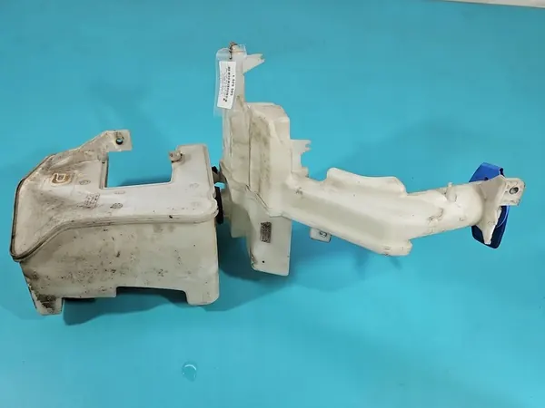 Tuulilasinpesunesteen Säiliö VW Passat B7 image 8