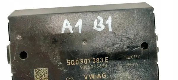 VW AUDI SEAT SKODA Vetokoukkuohjain 5Q0907383E image 3