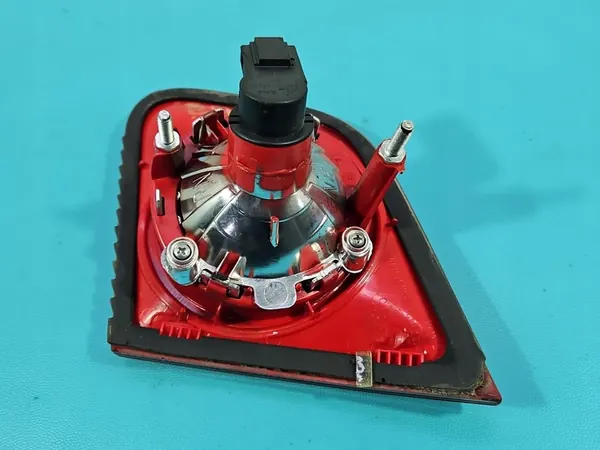 Luz Trasera Izquierda - VW Passat B6 Sedán image 4