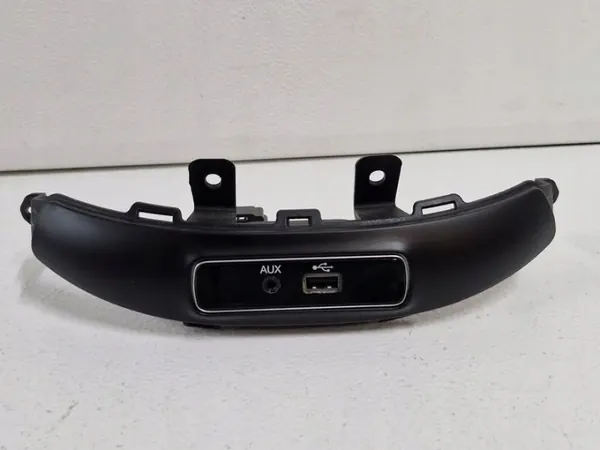 Tomada USB/AUX Fiat 500X OEM 735626663 image 2