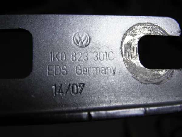 Bisagra de capó izquierdo VW Golf V image 2