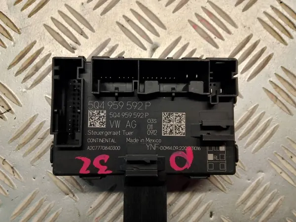 VW Tiguan II 2023 Oikea Etuovi Moduuli OEM 5Q4959592P image 2