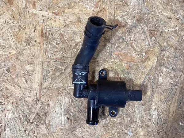 Porsche Macan Tilläggsvattenpump 4h0121671d image 2