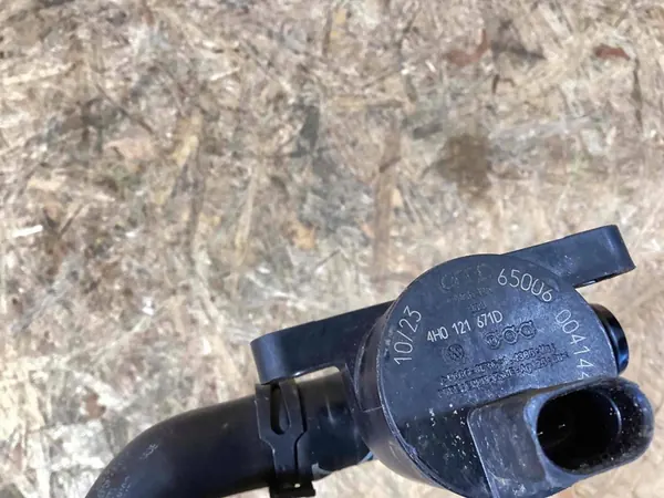 Porsche Macan Tilläggsvattenpump 4h0121671d image 4