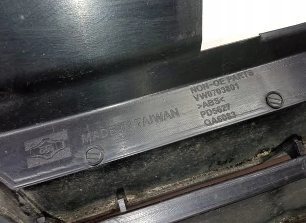 Volkswagen Polo 1.4 Grille image 8