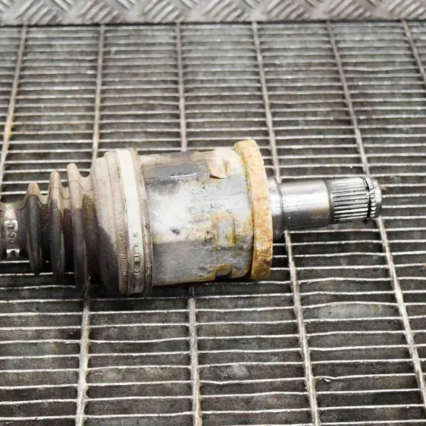 Toyota Hilux 2015 Höger Främre Halvaxel image 2