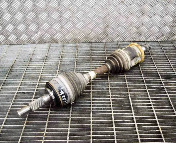 Toyota Hilux 2015 Höger Främre Halvaxel image 6