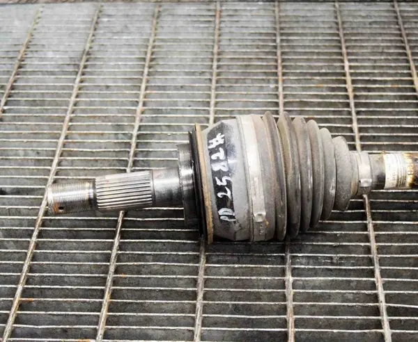 Toyota Hilux 2015 Höger Främre Halvaxel image 7