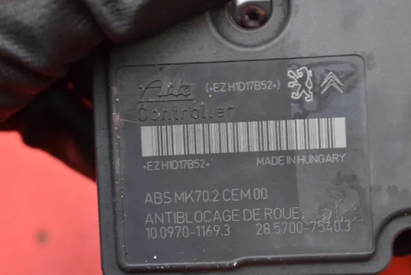 Pompe ABS OEM 9675099980 pour Citroen C3 1.4 75CH image 7
