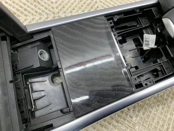 Console centrale OEM LORK-389-32161 avec accoudoir Mercedes W212 image 3