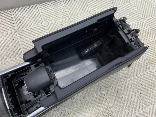 Console centrale OEM LORK-389-32161 avec accoudoir Mercedes W212 image 4