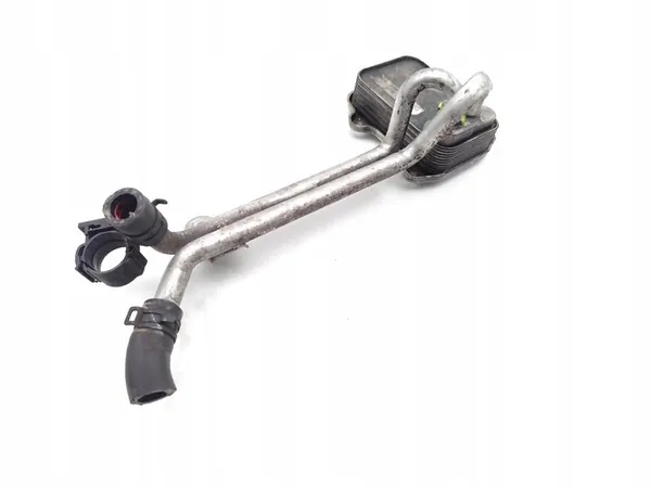 Audi A3 Öl Kühler 1.4 TFSI 2008 03C117021E image 3