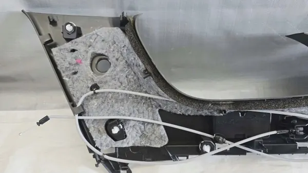 Vasen takakontin sivusuojus OEM 631122282 Renault Espace VI image 5