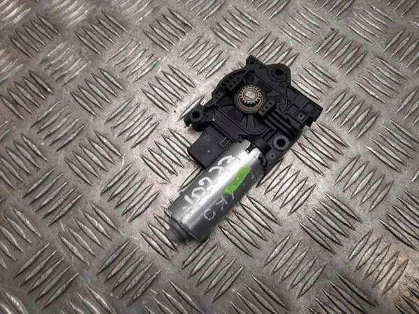 BMW X5 G05 Schiebedachmotor OEM 10030661A Gebraucht image 2