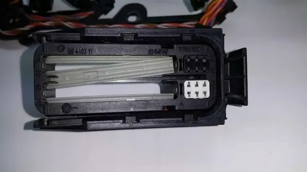 Mazo de inyectores BMW 7795900 - Pieza OE usada image 4