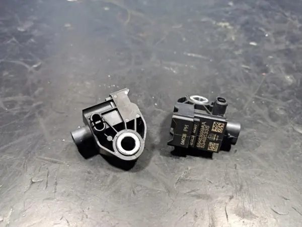 Sensor de impacto Jeep Compass II OEM 68483899AA image 2