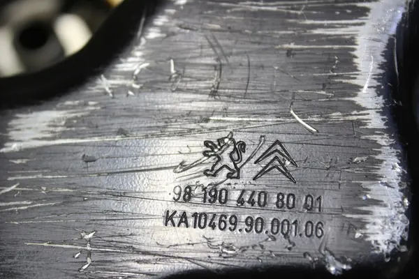 CITROEN PEUGEOT OPEL 1.2 THP Oljesump HN02 image 3