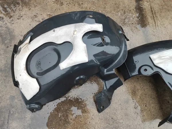 Renault OE Front Right Wheel Arch image 3