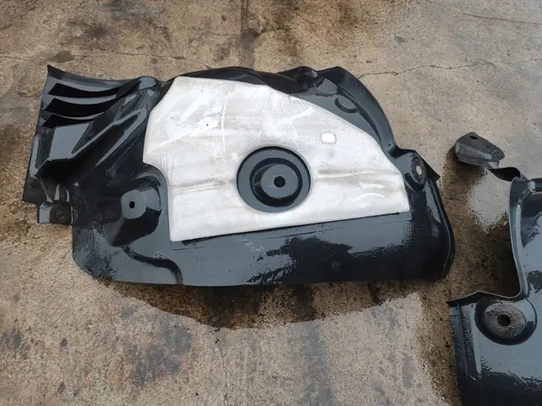 Renault OE Front Right Wheel Arch image 5