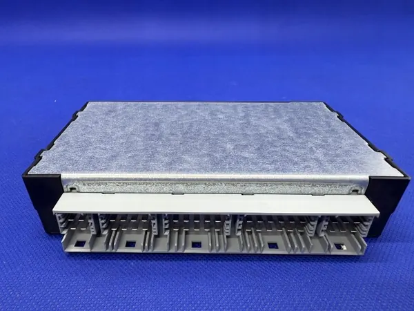 Audi Air Suspension Control Module 4G0907553B image 3