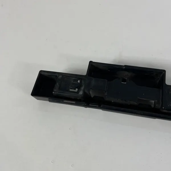 BMW 51777268076 Höger tröskelfäste - Begagnat OE-del image 3