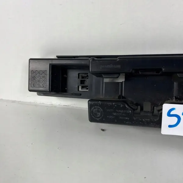 BMW 51777268076 Höger tröskelfäste - Begagnat OE-del image 7