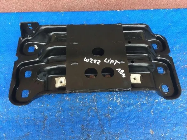 Mercedes S500 W222 Växellådsstöd OEM A2222401300 image 2