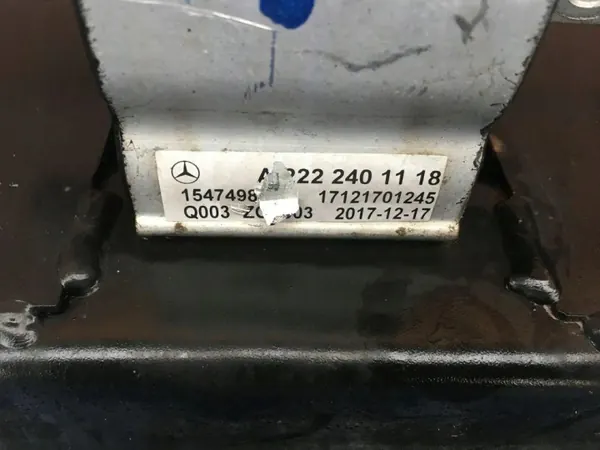 Mercedes S500 W222 Växellådsstöd OEM A2222401300 image 3