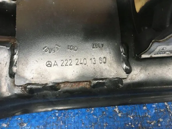 Mercedes S500 W222 Växellådsstöd OEM A2222401300 image 4