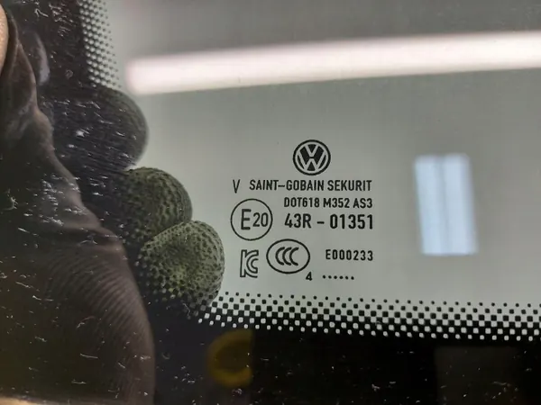 VW ID4 OEM VWID4SZYBALT24 Vidro Carroçaria Esquerda Traseira image 3
