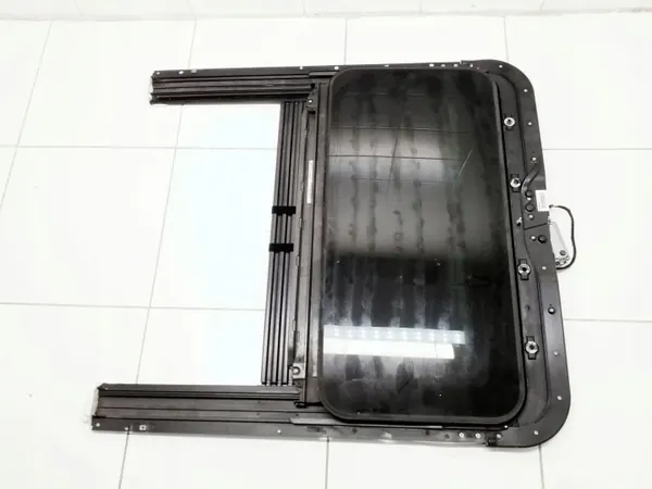 Skoda Octavia Mk2 schuifdak OEM 1U0877041M compleet image 2