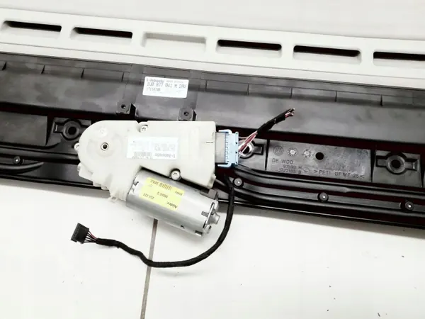 Skoda Octavia Mk2 schuifdak OEM 1U0877041M compleet image 5
