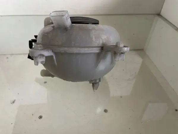 Réservoir d'expansion OEM 5Q0121407F pour Seat Ateca image 2