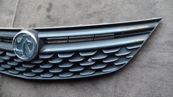 Opel Astra K Grille Versterking OEM 13464791 image 3
