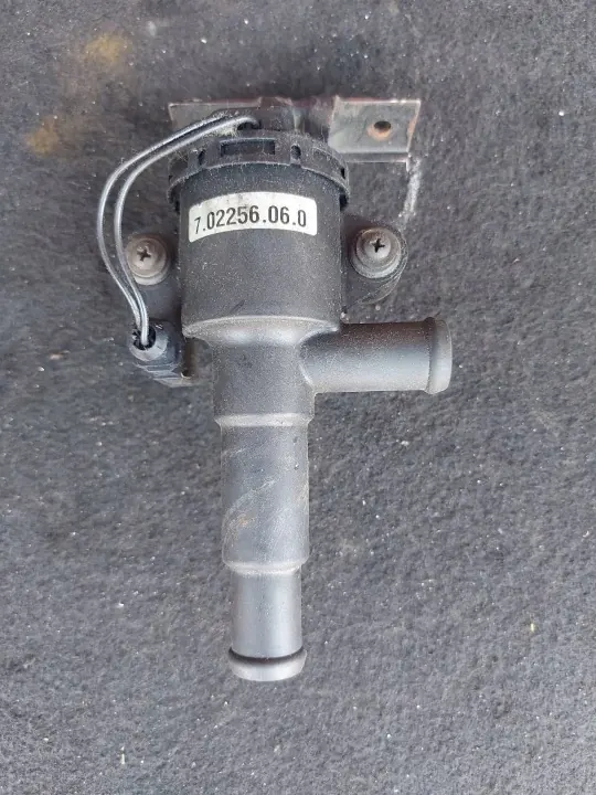 VW Transporter T4 Pompe à Eau 701820999B image 2
