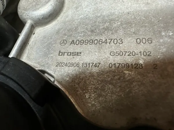 Tirón de maletero Mercedes OEM A0999064703 - Pieza OE image 6