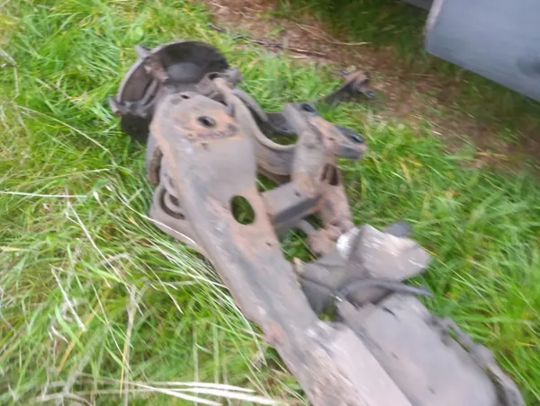 Bakaxelbalk OEM BELKA ZAWIESZENIA TYŁ VOLVO V50 image 7
