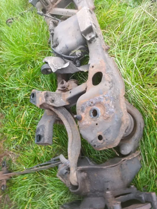 Bakaxelbalk OEM BELKA ZAWIESZENIA TYŁ VOLVO V50 image 9
