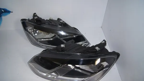 Farol dianteiro esquerdo VW Polo V 6C1941005 image 2